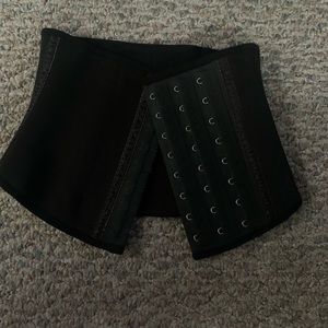 *NEVER WORN* SqueezeMeSkinny waist trainer: XXS